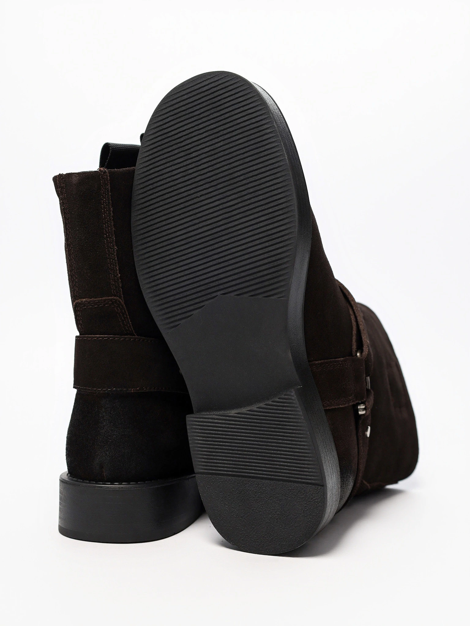 Ботинки темно-коричневого цвета на среднем каблуке